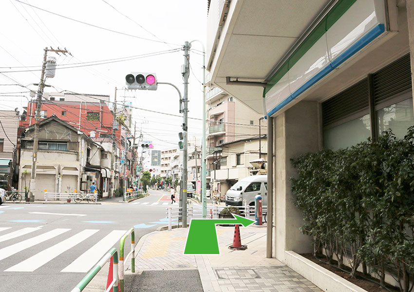 4.一つ目の信号（霜降橋交差点）を右折します